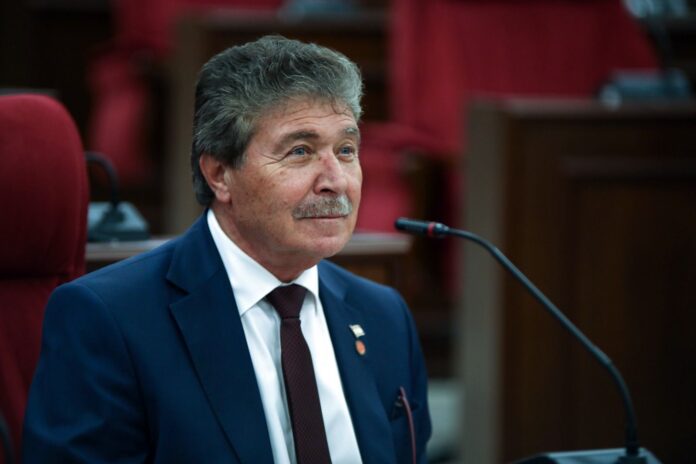 basbakan-ustel4.jpg