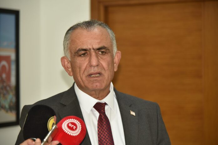 kamu-is-milli-egitim-bakanligi-na-siyah-celenk-birakti-3-so-scaled.jpg