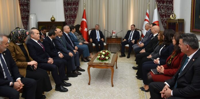 OZTURKLER-AKPM-TURK-DELEGASYONU-TIM-1.jpg